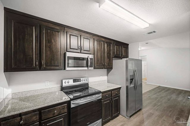 5179 Lake End Dr, Milton, FL 32583