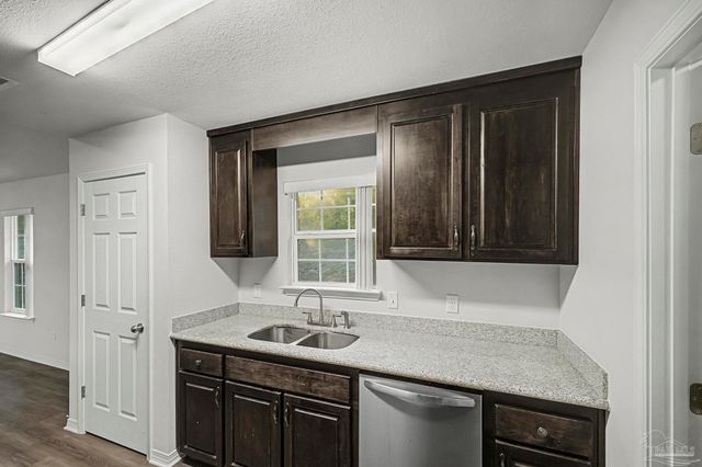 5179 Lake End Dr, Milton, FL 32583