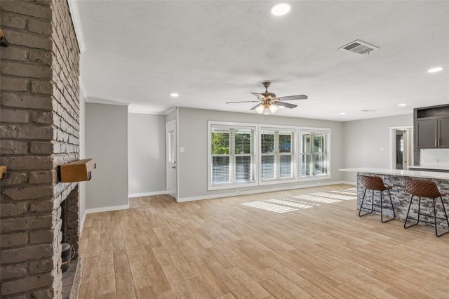 283 Somerset Circle, Bedford, TX 76022