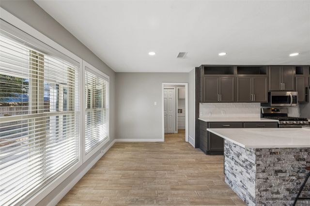 283 Somerset Circle, Bedford, TX 76022