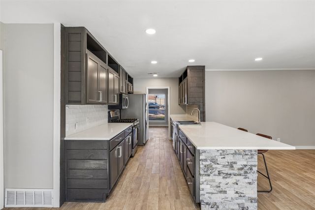 283 Somerset Circle, Bedford, TX 76022