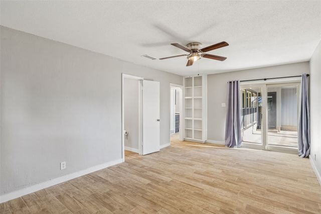 283 Somerset Circle, Bedford, TX 76022