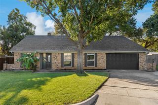 283 Somerset Circle, Bedford, TX 76022