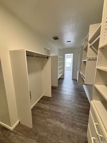 8151 Cantura Mills, Converse, TX 78109