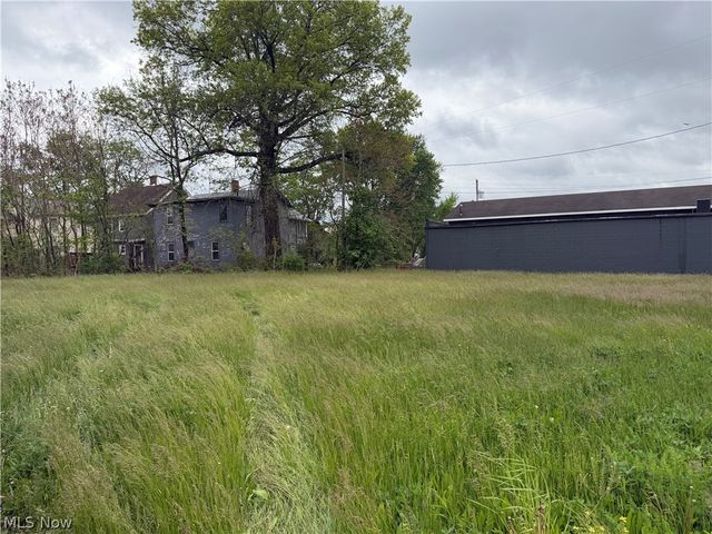 Elm Road NE, Warren, OH 44483