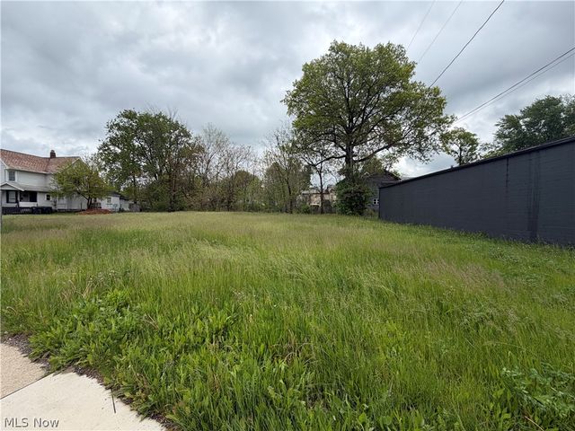 Elm Road NE, Warren, OH 44483