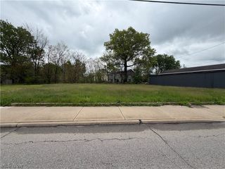 Elm Road NE, Warren, OH 44483