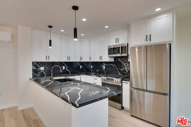 928 N San Vicente Boulevard 109, West Hollywood, CA 90069