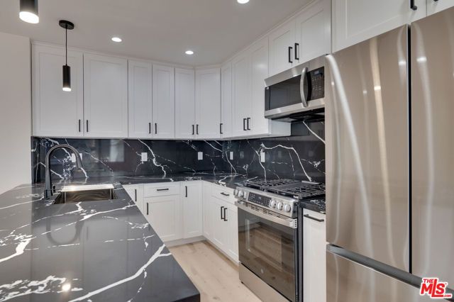 928 N San Vicente Boulevard 109, West Hollywood, CA 90069