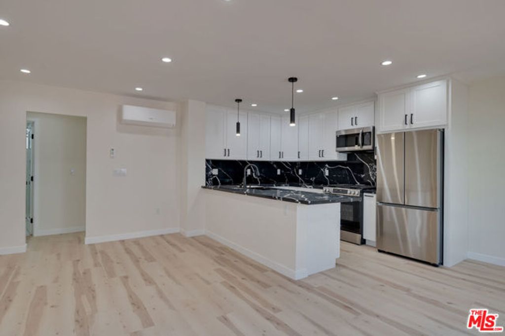 928 N San Vicente Boulevard 109, West Hollywood, CA 90069