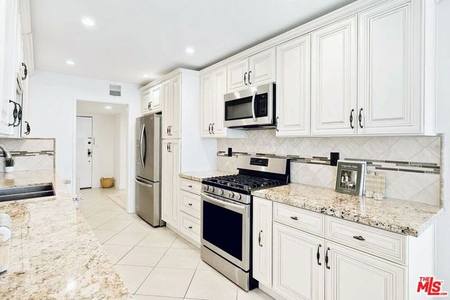 1215 Brockton Avenue 203, Los Angeles, CA 90025