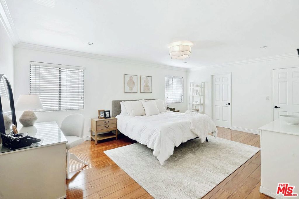 Image 16 of property listing at 1215 Brockton Avenue 203, Los Angeles, CA 90025