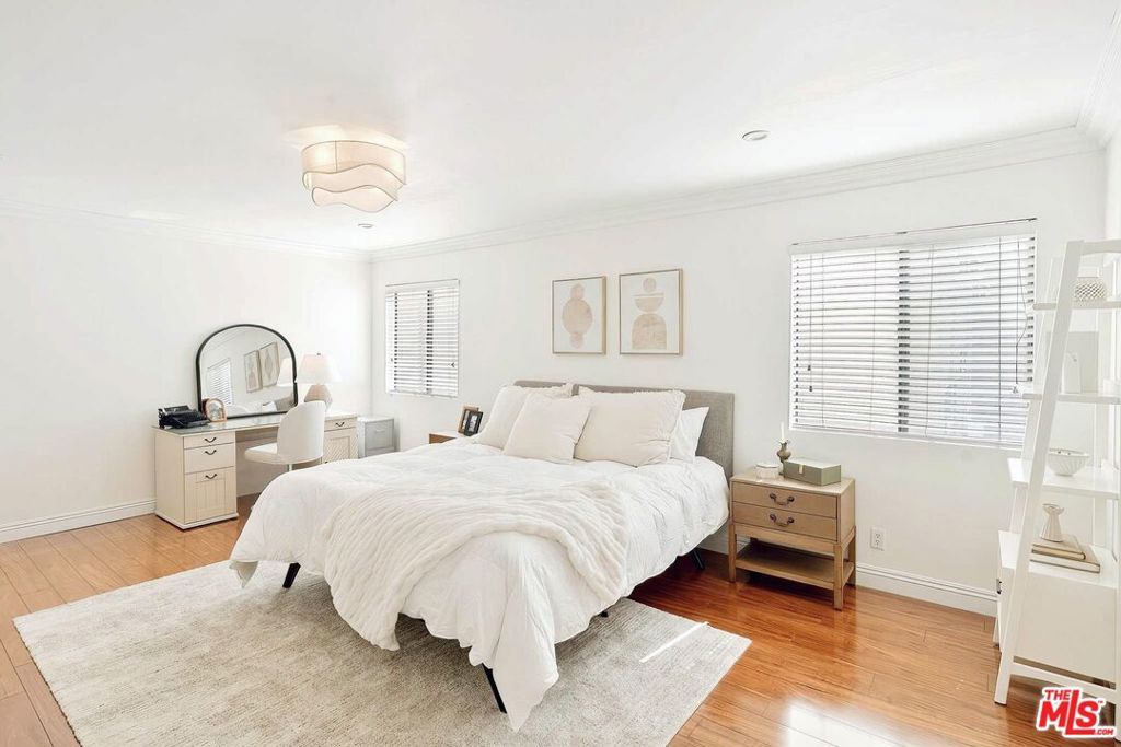 Image 17 of property listing at 1215 Brockton Avenue 203, Los Angeles, CA 90025