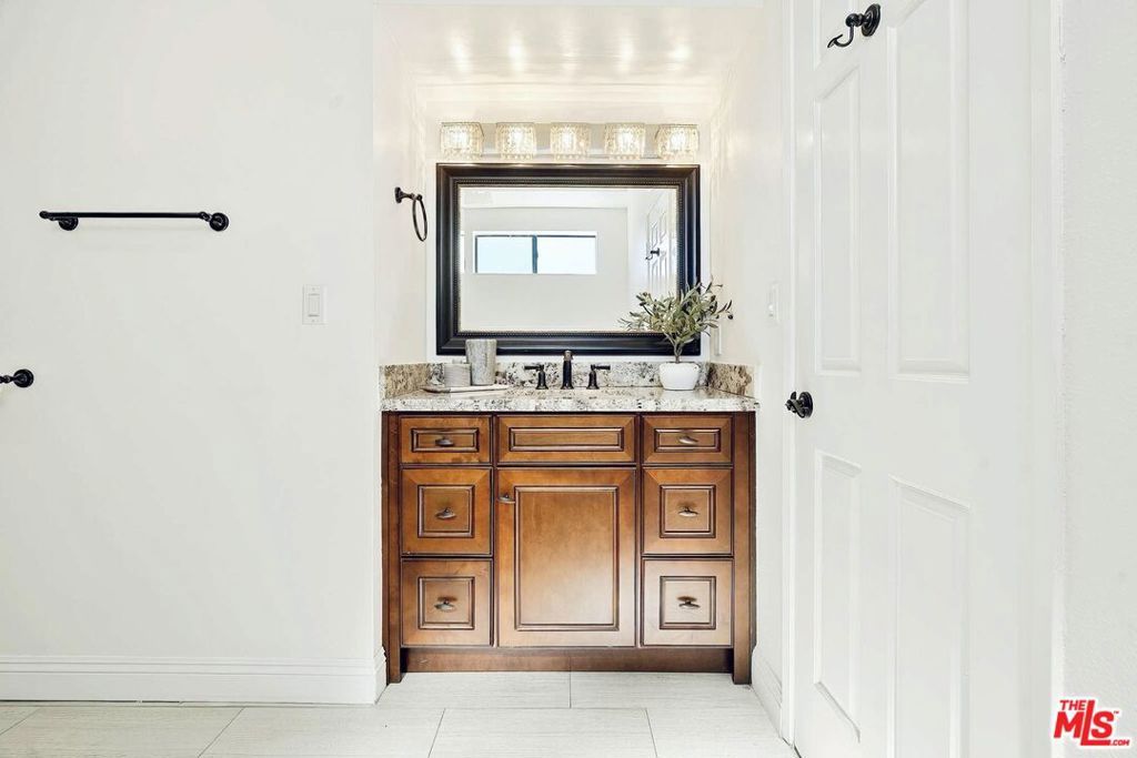 Image 19 of property listing at 1215 Brockton Avenue 203, Los Angeles, CA 90025
