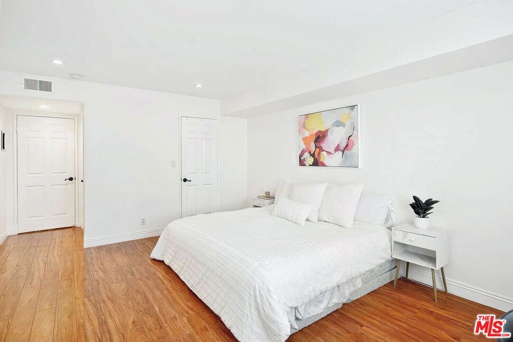 Image 21 of property listing at 1215 Brockton Avenue 203, Los Angeles, CA 90025
