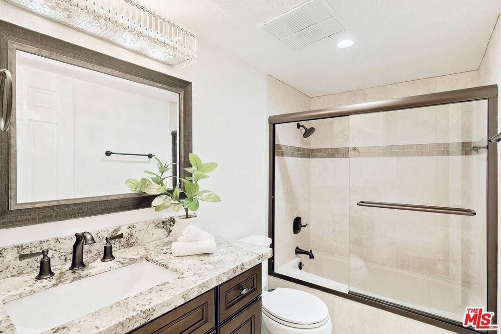 Image 22 of property listing at 1215 Brockton Avenue 203, Los Angeles, CA 90025