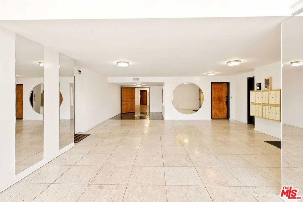 Image 27 of property listing at 1215 Brockton Avenue 203, Los Angeles, CA 90025