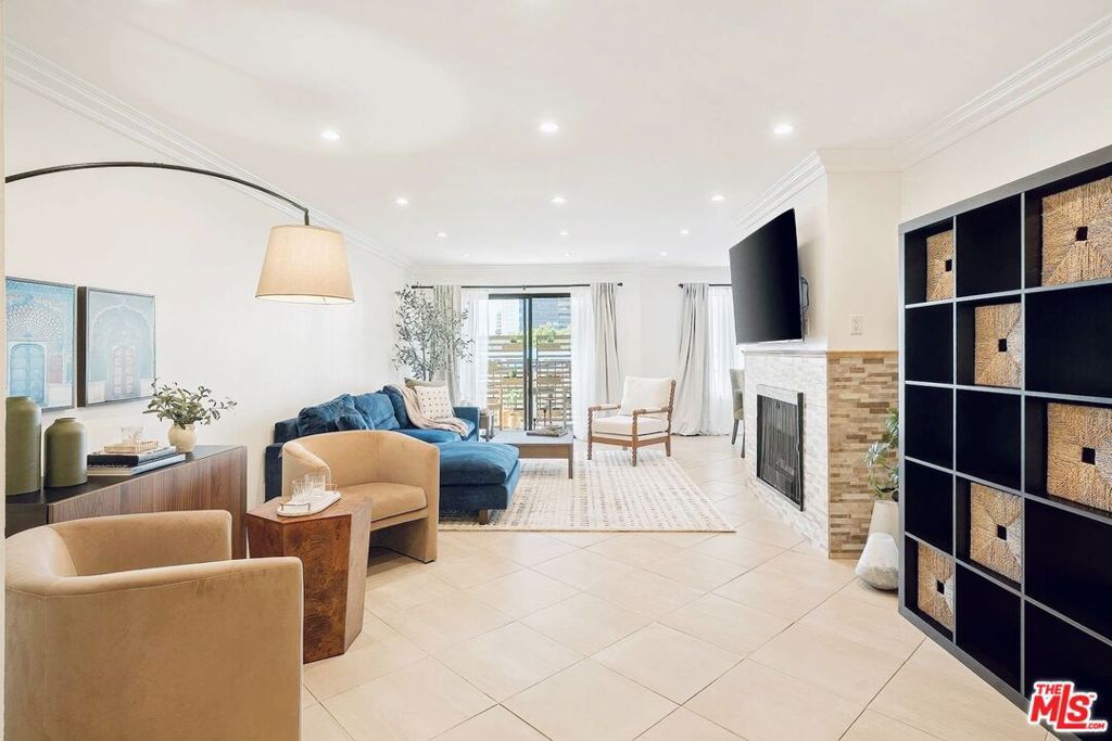 Image 6 of property listing at 1215 Brockton Avenue 203, Los Angeles, CA 90025