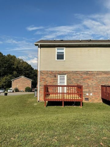 441 Martha Ln Apt D, Clarksville, TN 37043