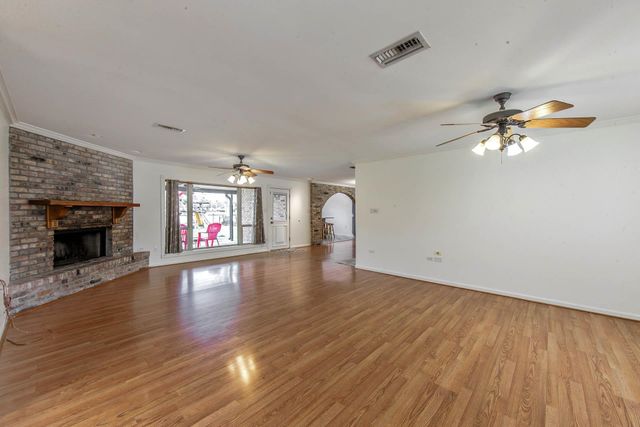 228 Lake Crescent Circle, Houma, LA 70360