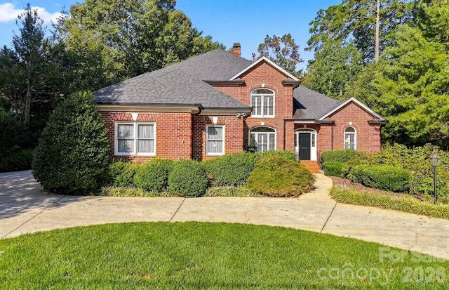 1515 8th Street NW, Hickory, NC 28601