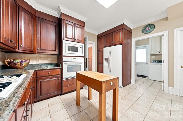 1515 8th Street NW, Hickory, NC 28601