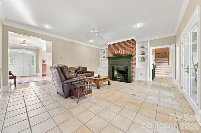 1515 8th Street NW, Hickory, NC 28601