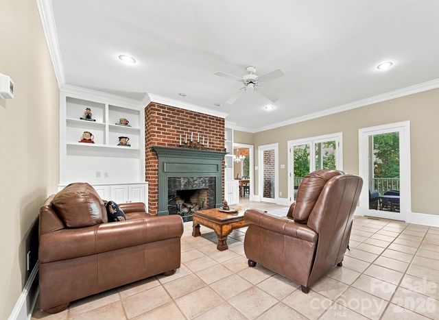 1515 8th Street NW, Hickory, NC 28601
