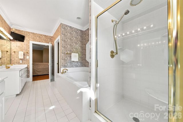 1515 8th Street NW, Hickory, NC 28601
