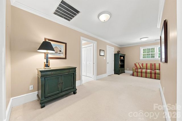 1515 8th Street NW, Hickory, NC 28601