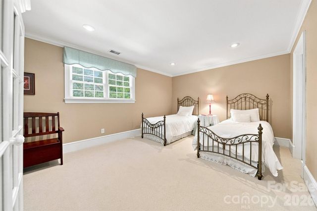 1515 8th Street NW, Hickory, NC 28601