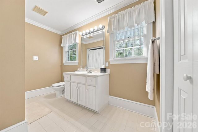 1515 8th Street NW, Hickory, NC 28601