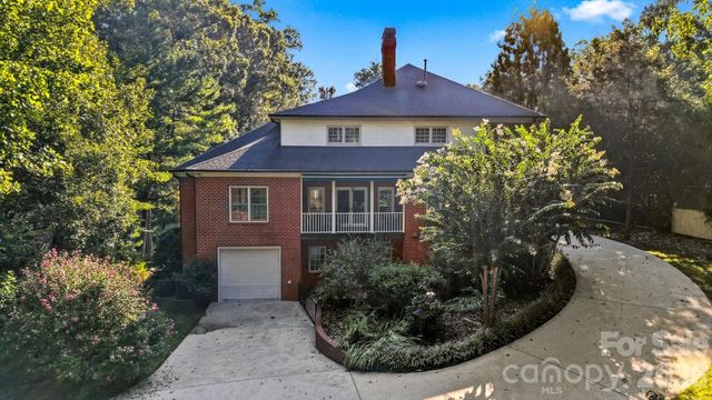 1515 8th Street NW, Hickory, NC 28601