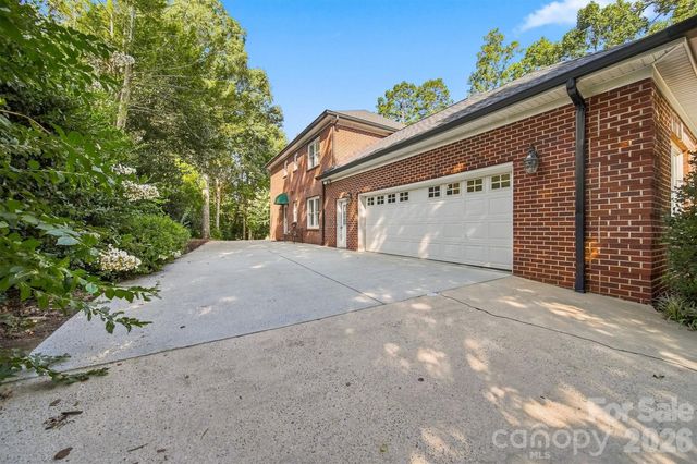 1515 8th Street NW, Hickory, NC 28601