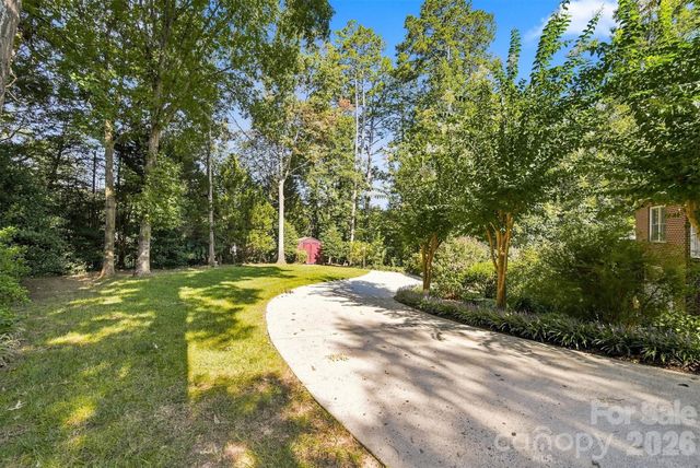 1515 8th Street NW, Hickory, NC 28601