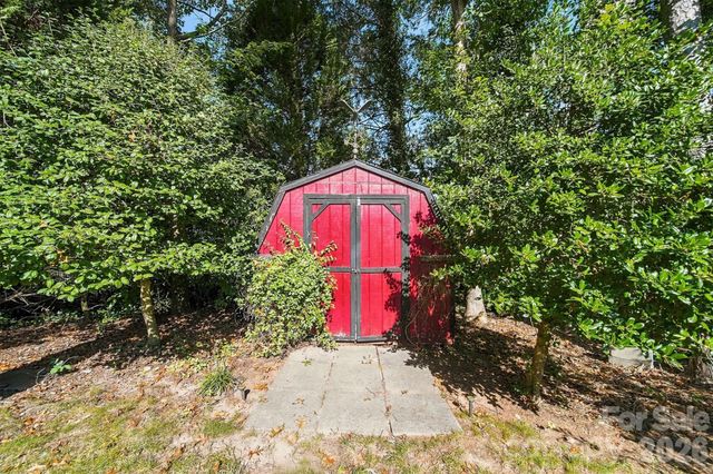1515 8th Street NW, Hickory, NC 28601