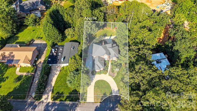 1515 8th Street NW, Hickory, NC 28601