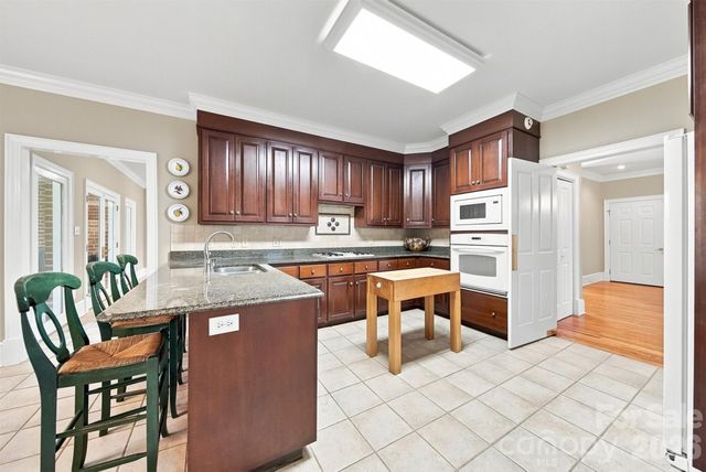 1515 8th Street NW, Hickory, NC 28601