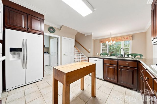 1515 8th Street NW, Hickory, NC 28601