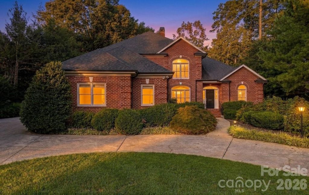 1515 8th Street NW, Hickory, NC 28601