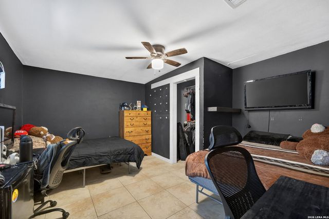 512 Stratford Ct, San Antonio, TX 78223
