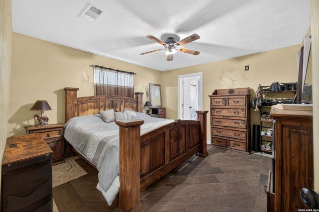 512 Stratford Ct, San Antonio, TX 78223
