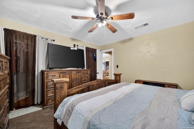 512 Stratford Ct, San Antonio, TX 78223