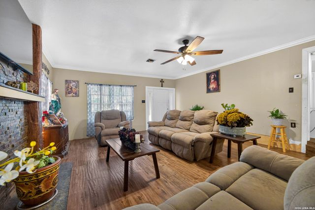512 Stratford Ct, San Antonio, TX 78223