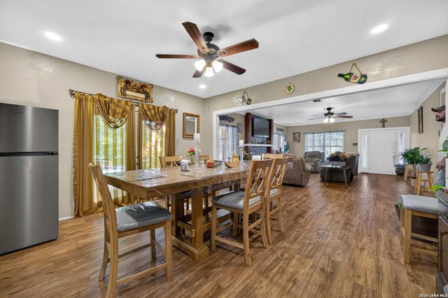 512 Stratford Ct, San Antonio, TX 78223