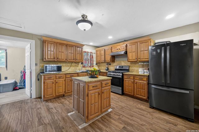 512 Stratford Ct, San Antonio, TX 78223