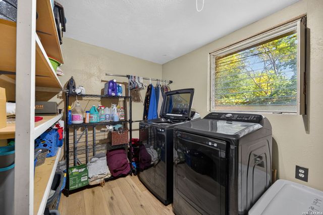 512 Stratford Ct, San Antonio, TX 78223