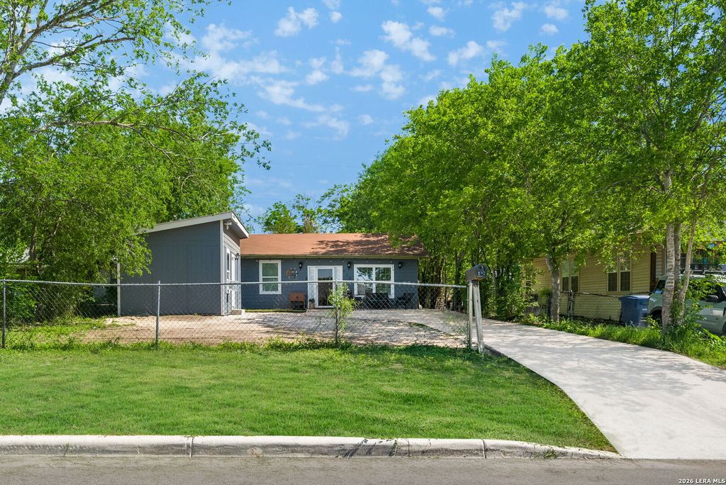 512 Stratford Ct, San Antonio, TX 78223