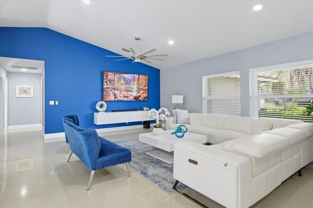 10082 Harbourtown Ct, Boca Raton, FL 33498