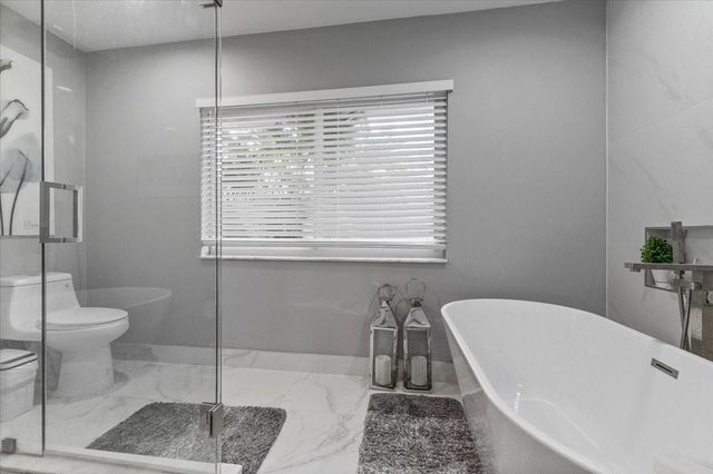 10082 Harbourtown Ct, Boca Raton, FL 33498